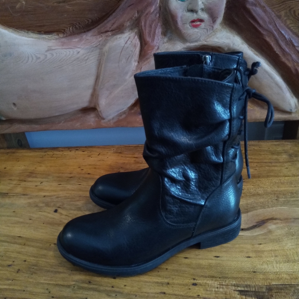 Sofft Sharnell Low Slouch Black Weatherproof Leather Lace Up Back Boots 1" Sz6.5